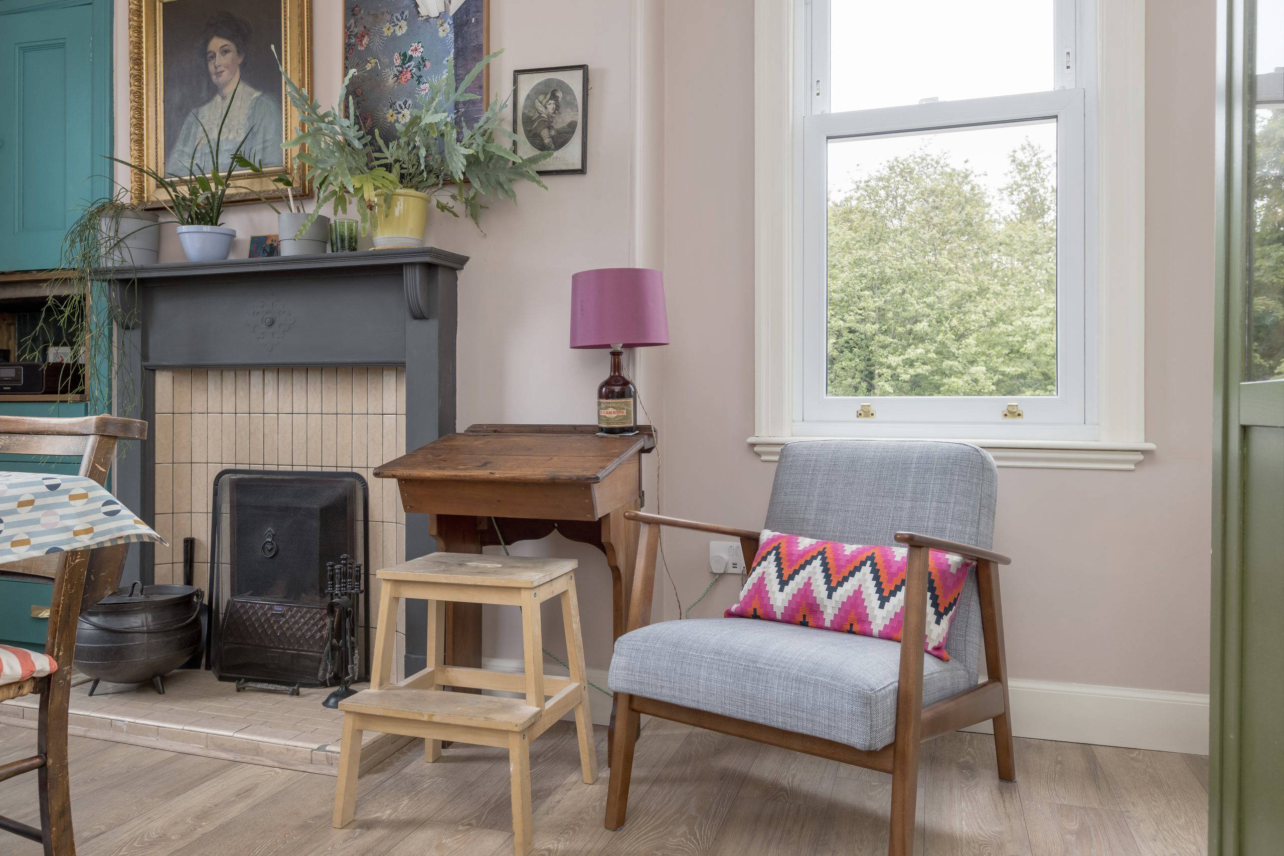 26/4 Windsor Place, Edinburgh, EH15 2AE - Living Room