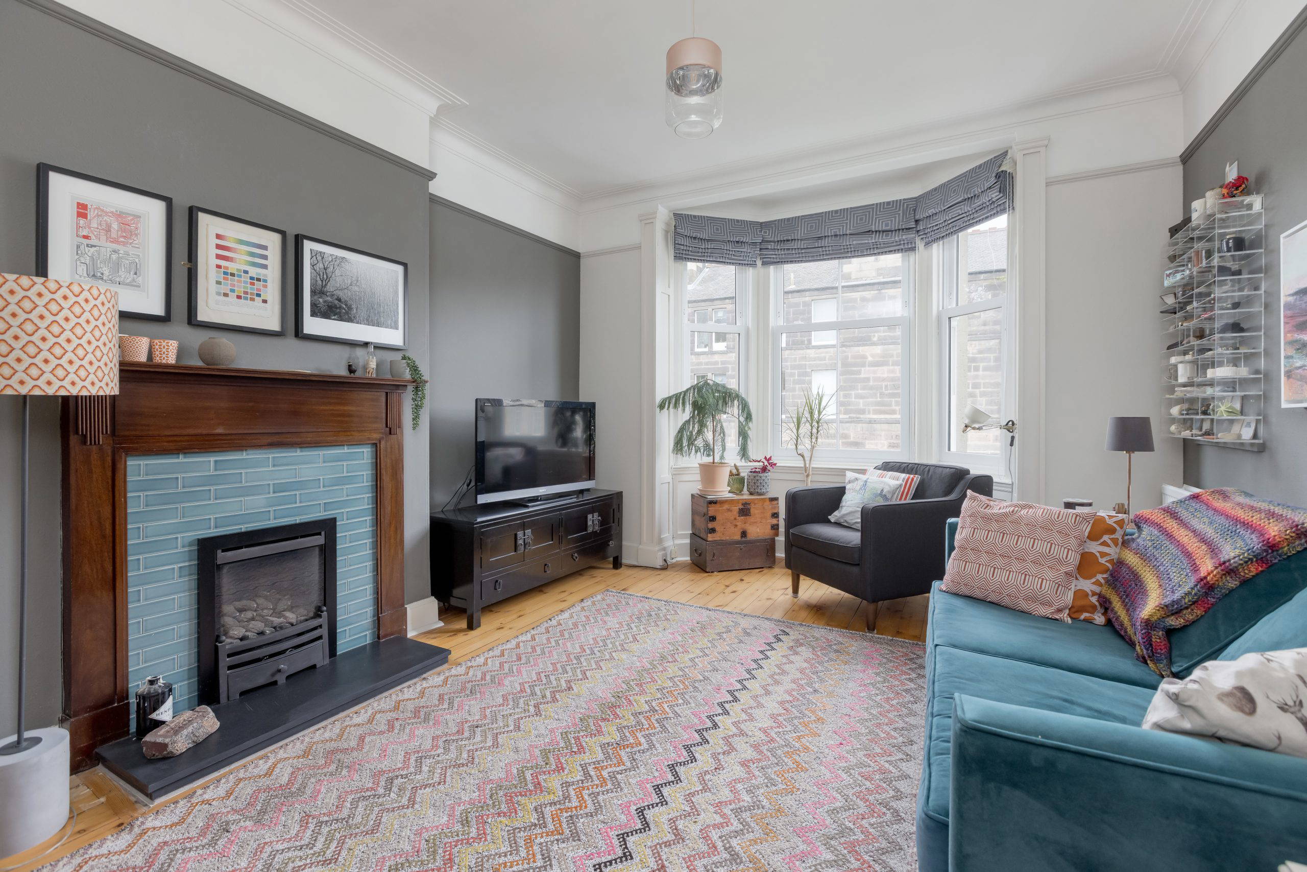 26/4 Windsor Place, Edinburgh, EH15 2AE - Living Room