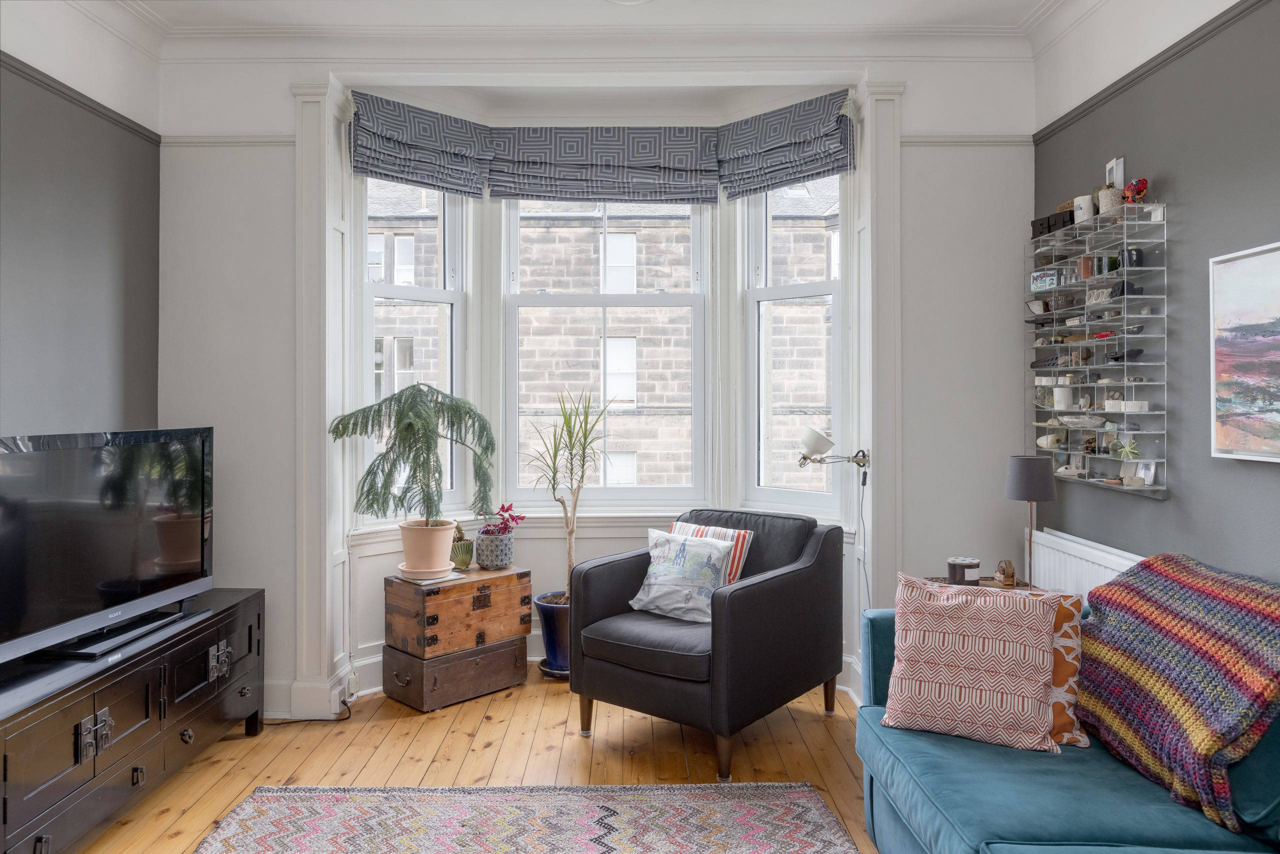 26/4 Windsor Place, Edinburgh, EH15 2AE - Living Room