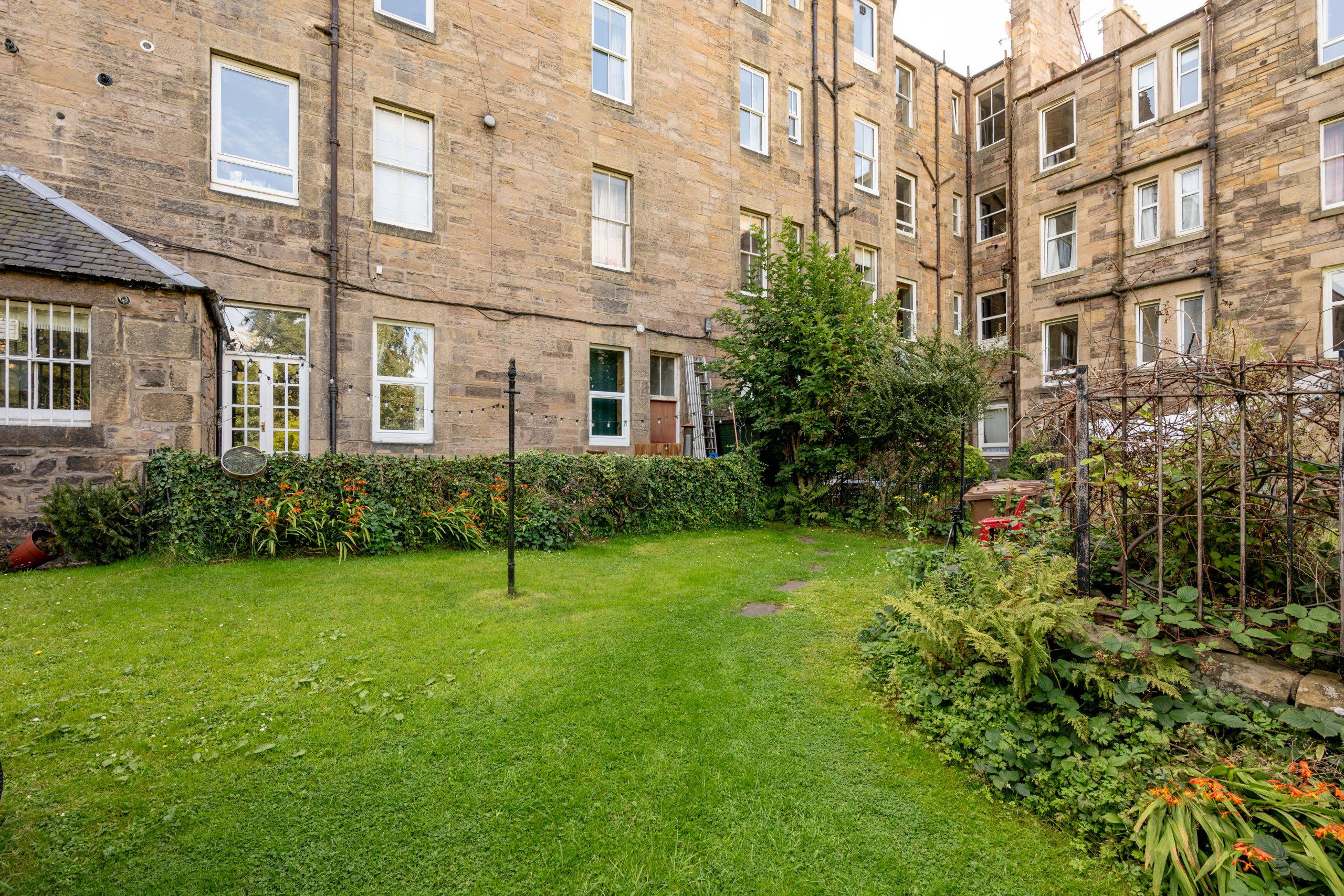 29/1 Polwarth Gardens, Edinburgh, EH11 1JT - Garden