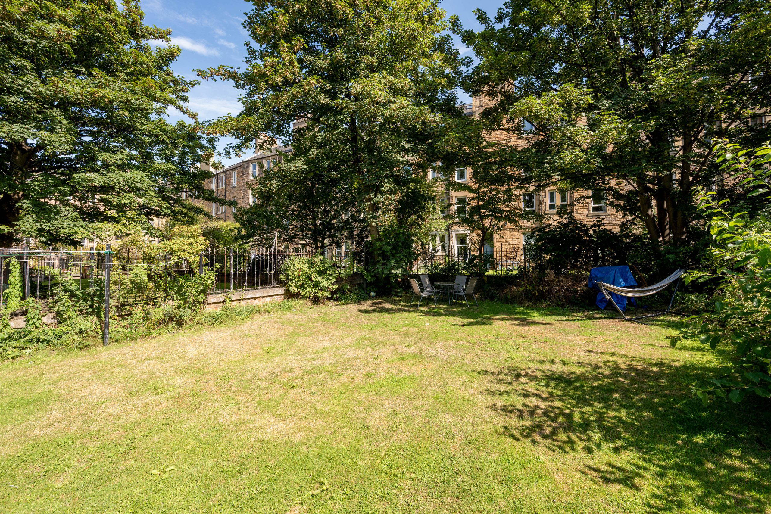 29/1 Polwarth Gardens, Edinburgh, EH11 1JT - Garden