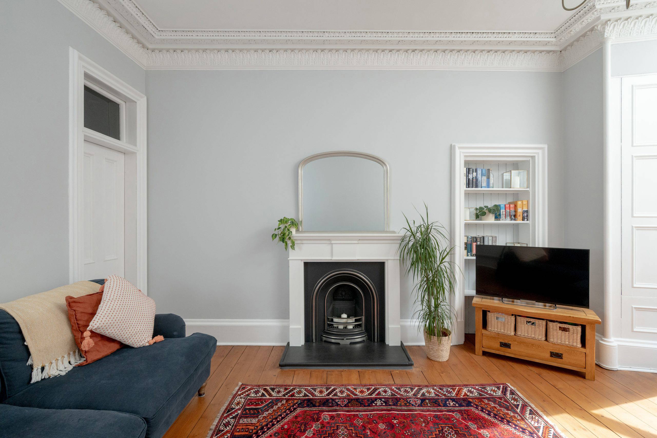 29/1 Polwarth Gardens, Edinburgh, EH11 1JT - Living Room