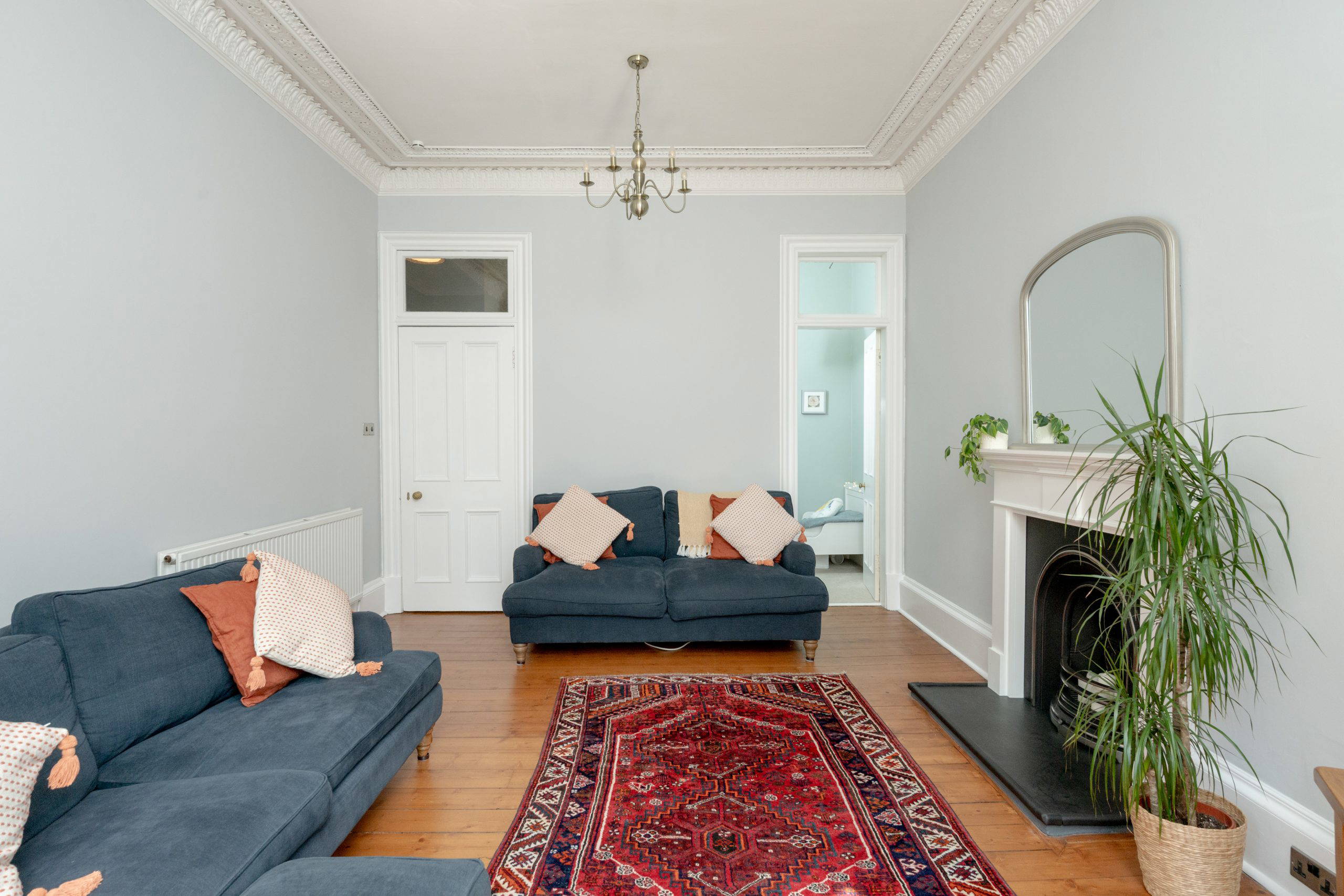 29/1 Polwarth Gardens, Edinburgh, EH11 1JT - Living Room