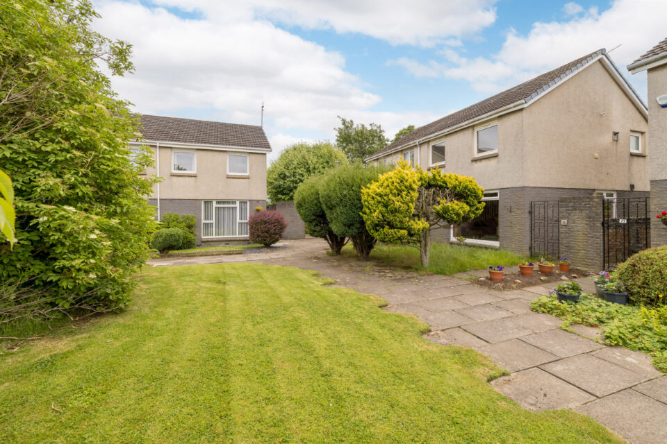16 Craigs Park, Edinburgh, EH12 8UL
