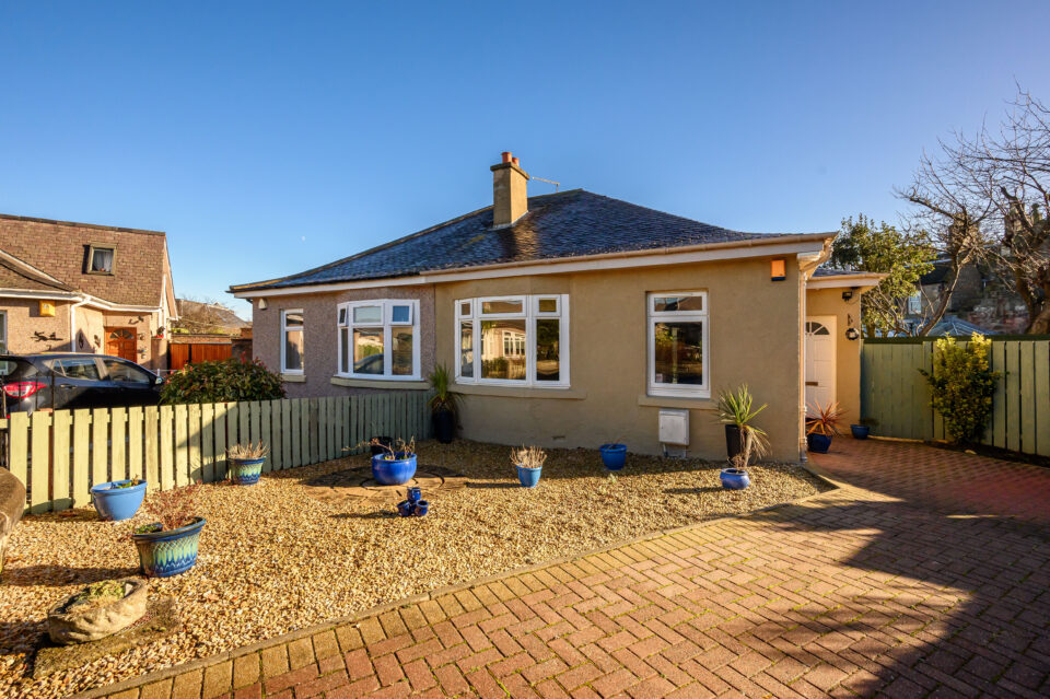 9 Vandeleur Grove, Edinburgh, EH7 6UE