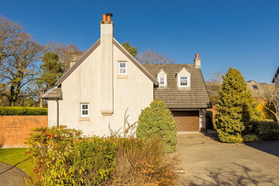 3 Johnsburn Green, Balerno, EH14 7NB