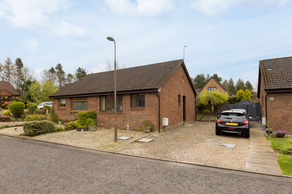 36 Kirkfield View, Livingston, EH54 7BP