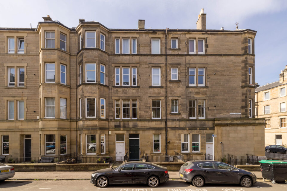 2/2 Ogilvie Terrace EH11 1NR
