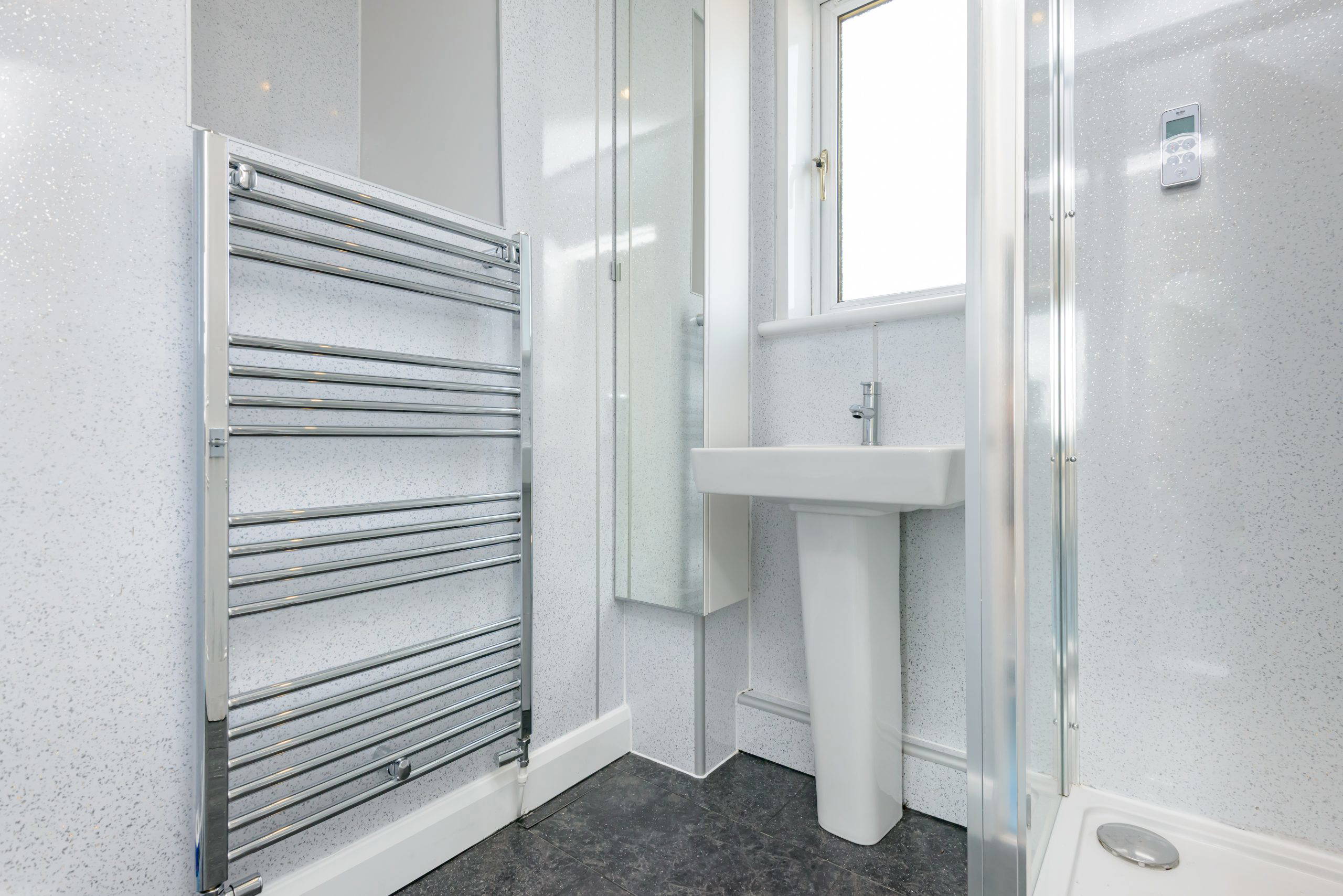 91 The Loan, Loanhead, EH20 9AG - Bathroom