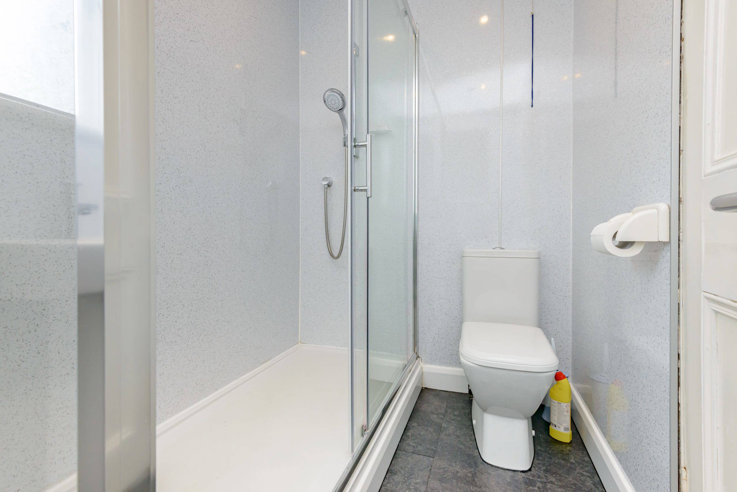 91 The Loan, Loanhead, EH20 9AG - Bathroom
