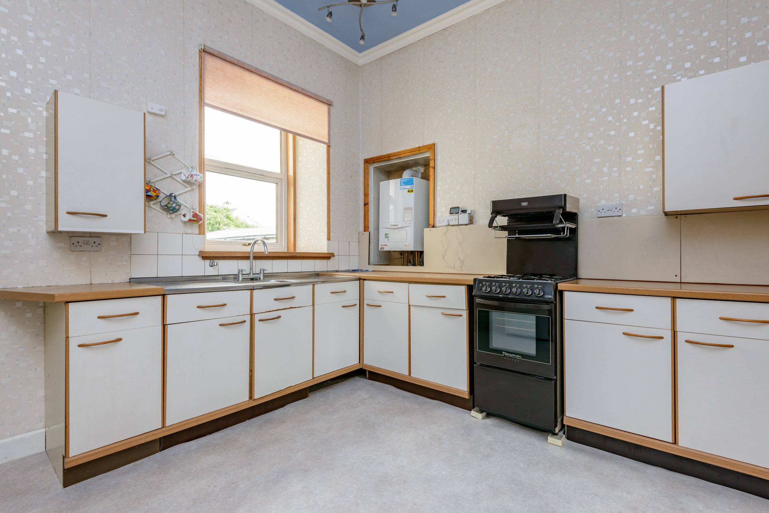 91 The Loan, Loanhead, EH20 9AG - Kitchen