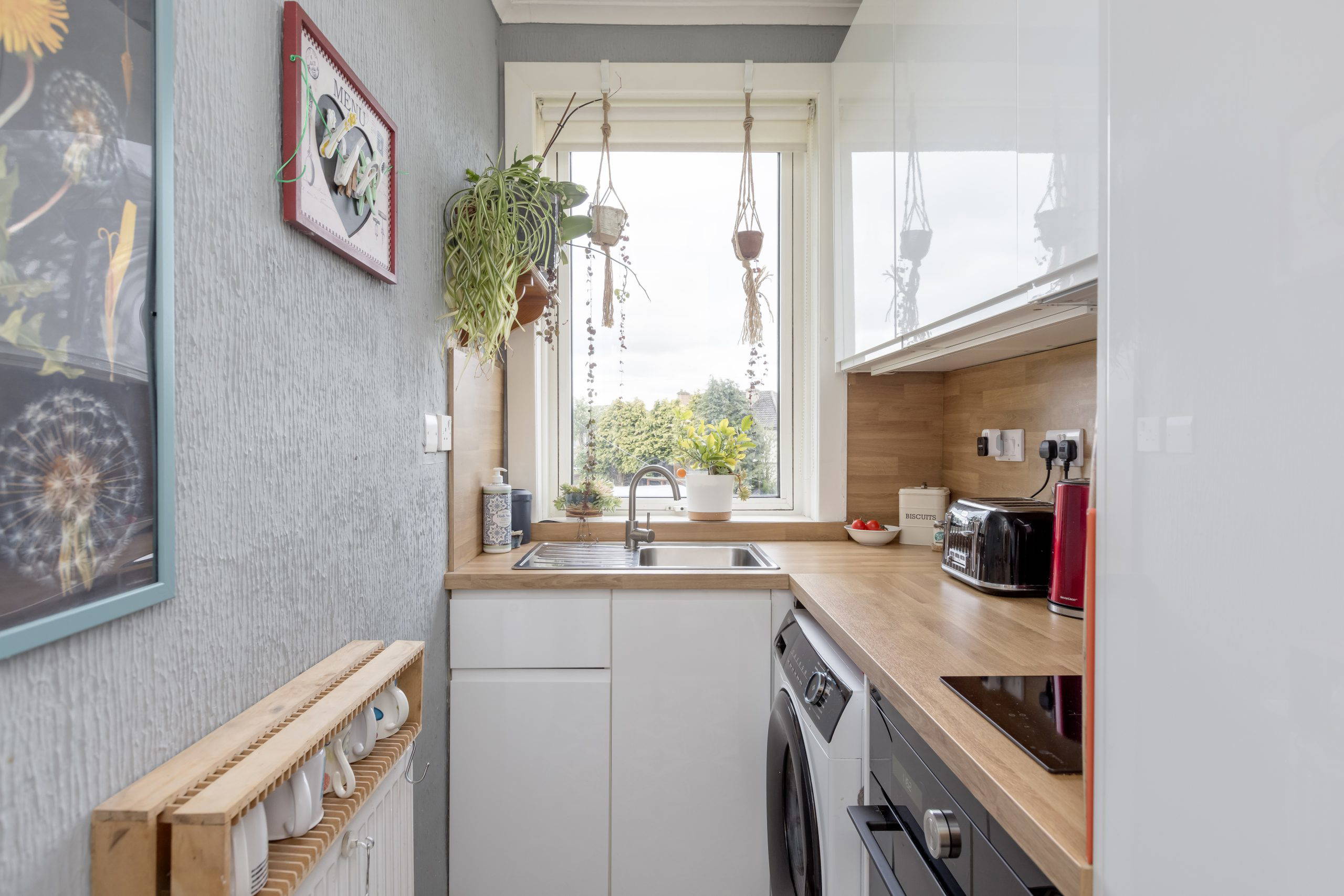 8/2 Lochend Drive, Edinburgh, EH7 6DW - Kitchen