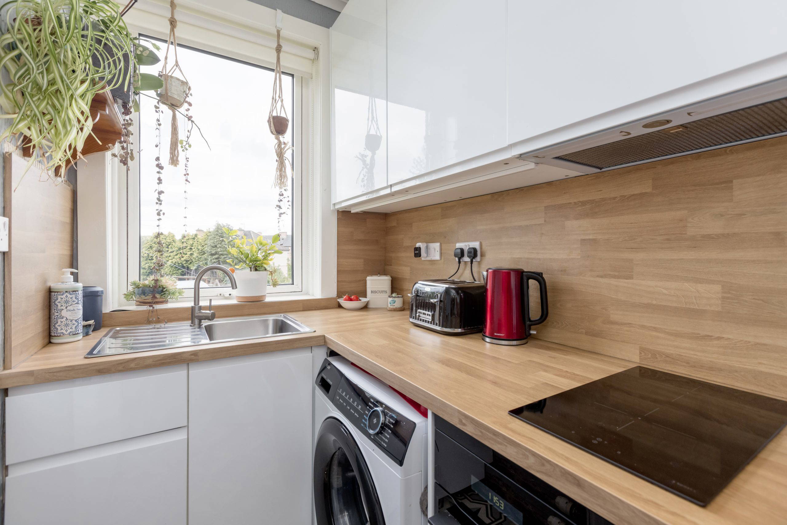 8/2 Lochend Drive, Edinburgh, EH7 6DW - Kitchen