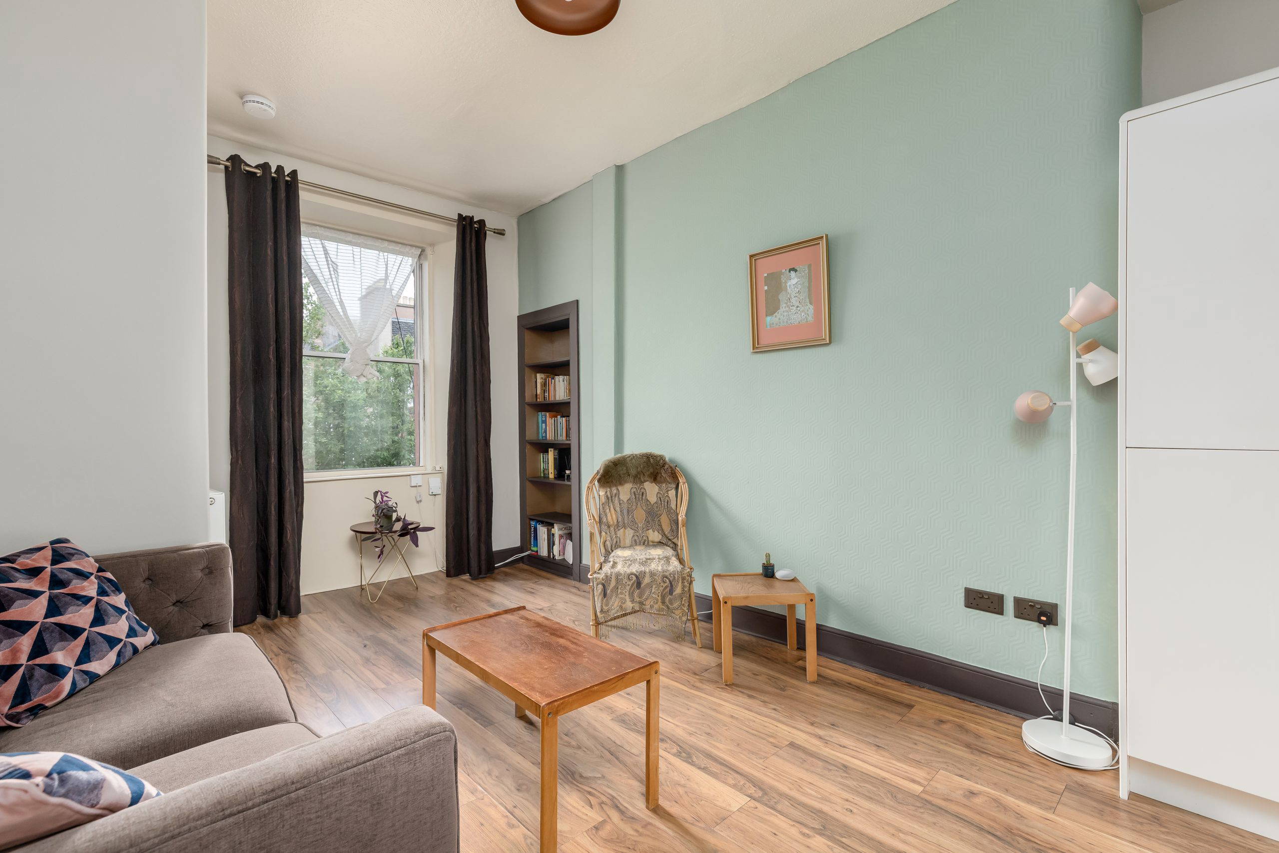 37/13 Bryson Road, Polwarth, Edinburgh, EH11 1DY - Living Room