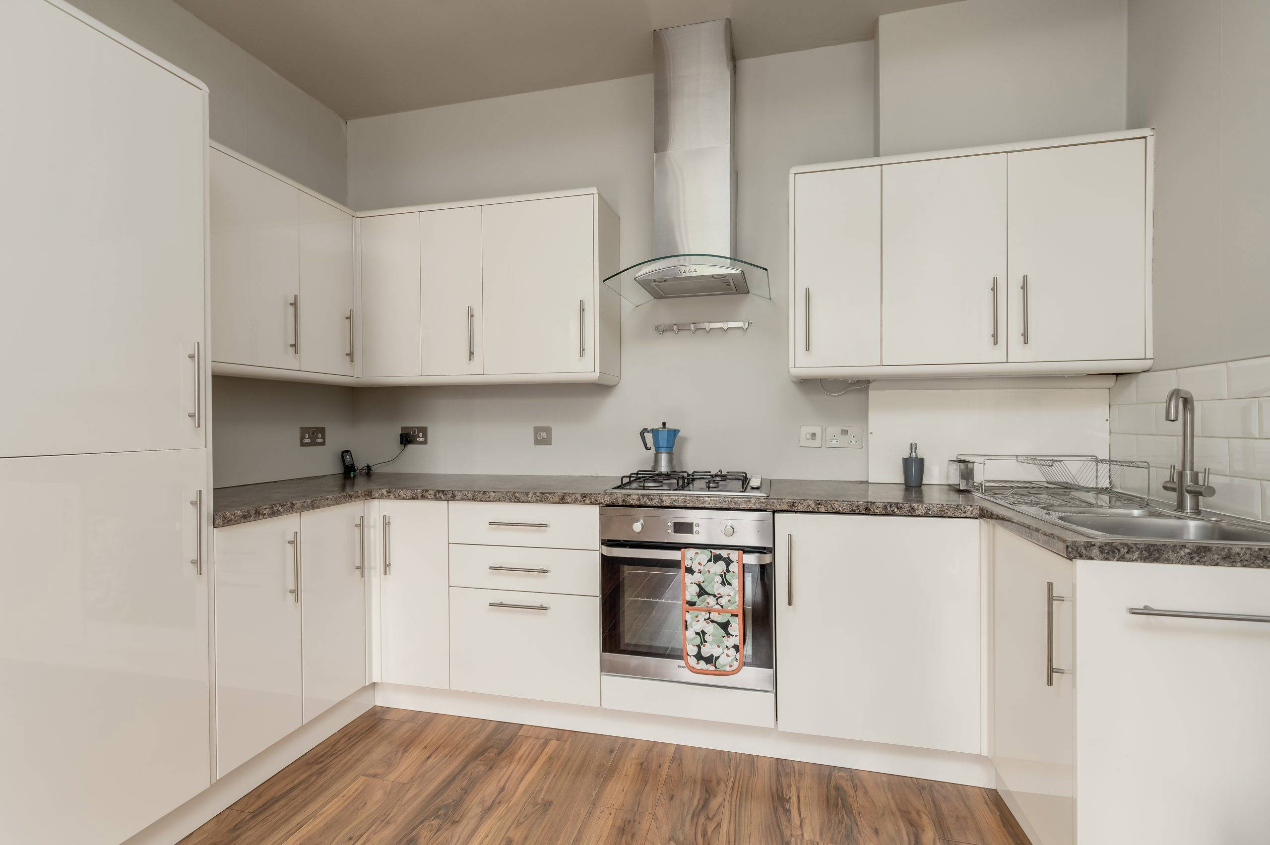 37/13 Bryson Road, Polwarth, Edinburgh, EH11 1DY - Kitchen