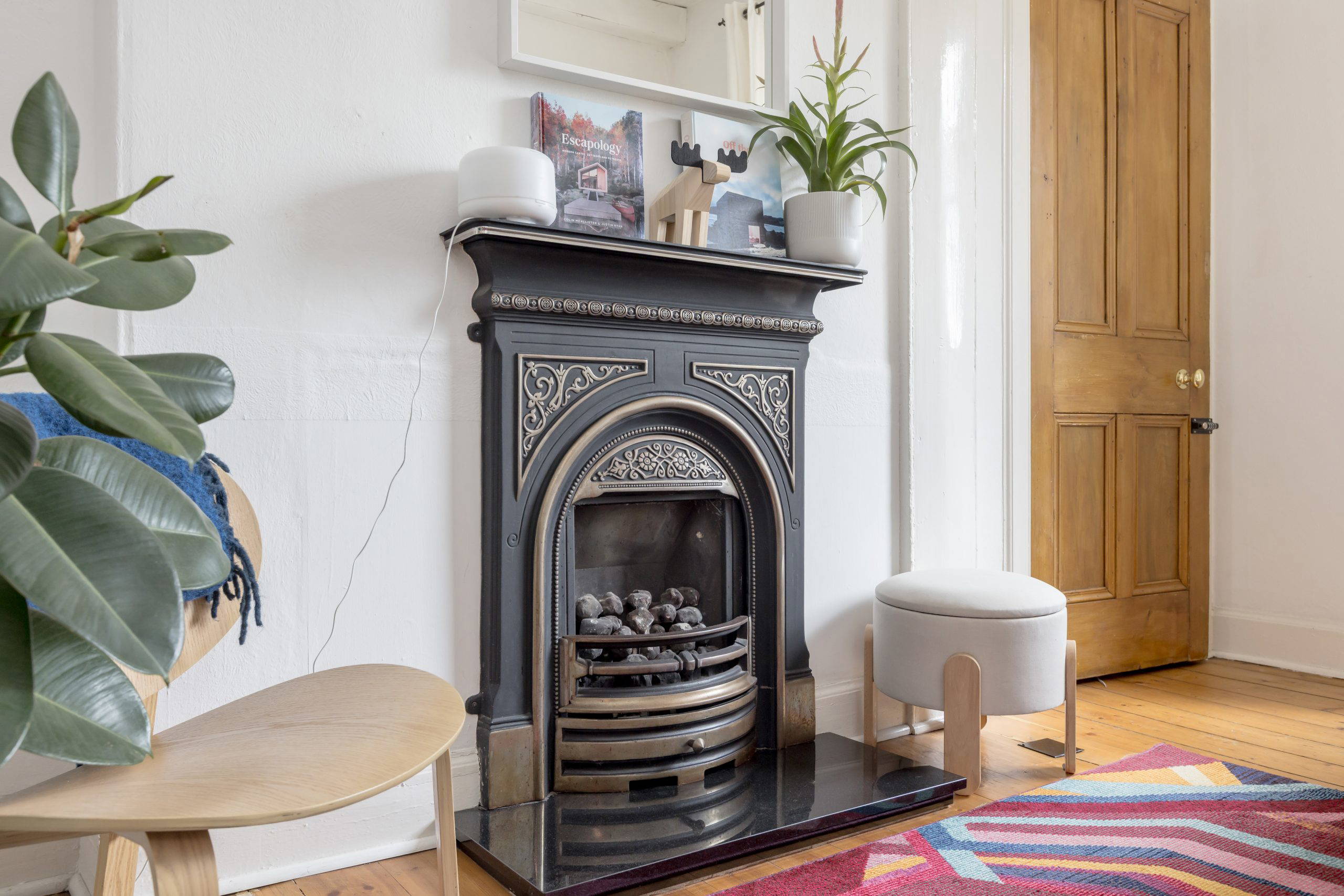 23/8 St Peters Place, Viewforth, Edinburgh EH3 9PQ - Living Room