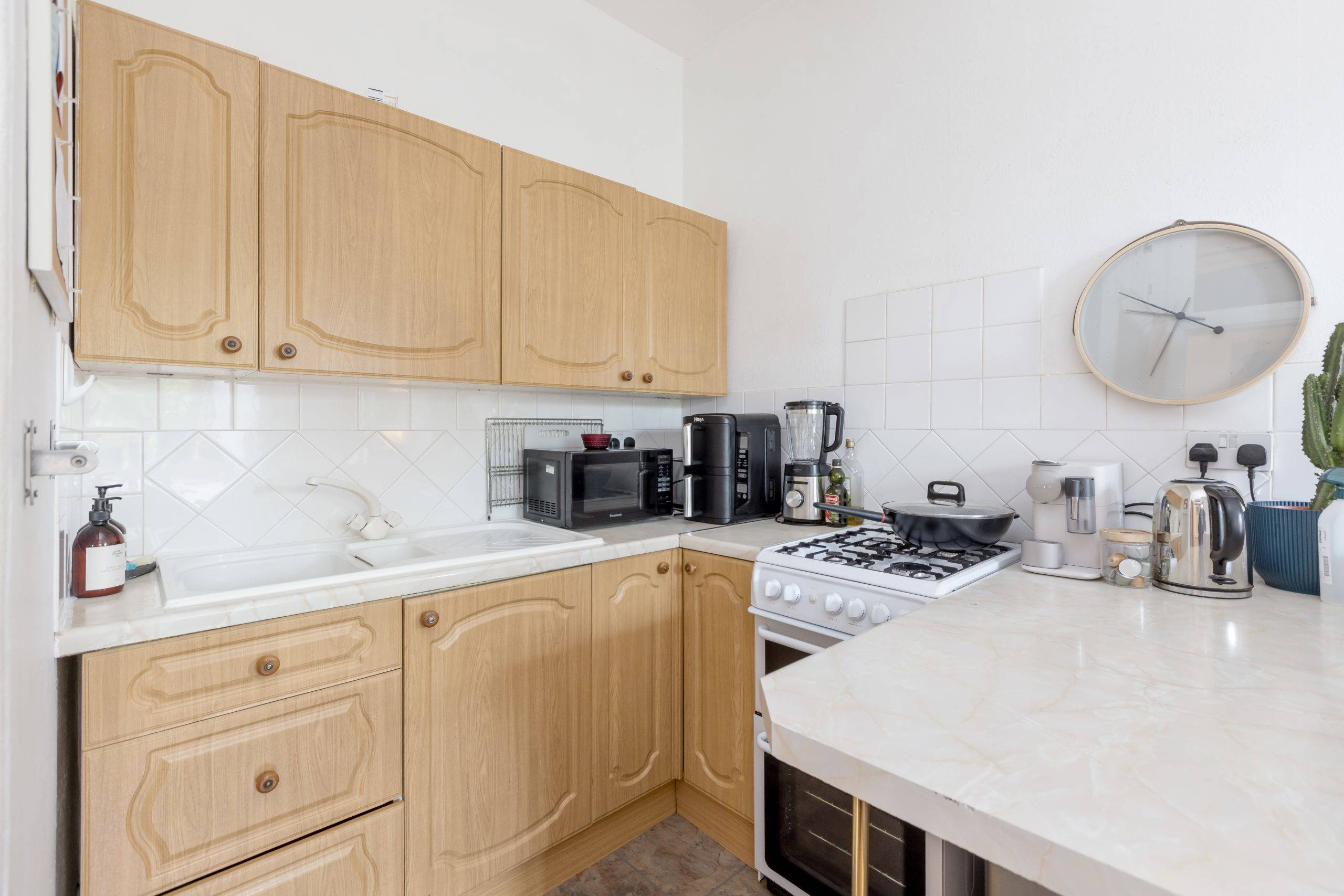 23/8 St Peters Place, Viewforth, Edinburgh EH3 9PQ - Kitchen