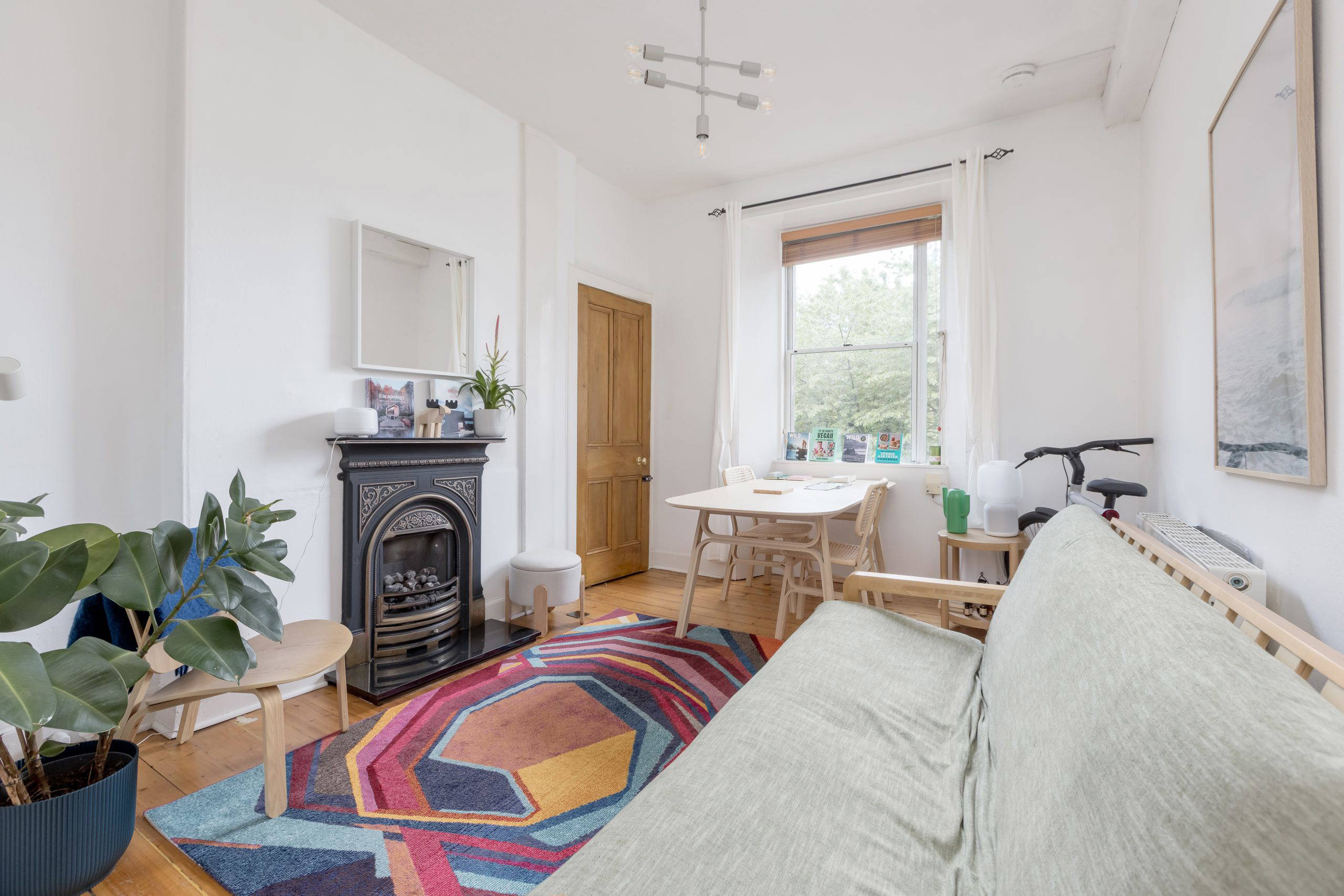 23/8 St Peters Place, Viewforth, Edinburgh EH3 9PQ - Living Room
