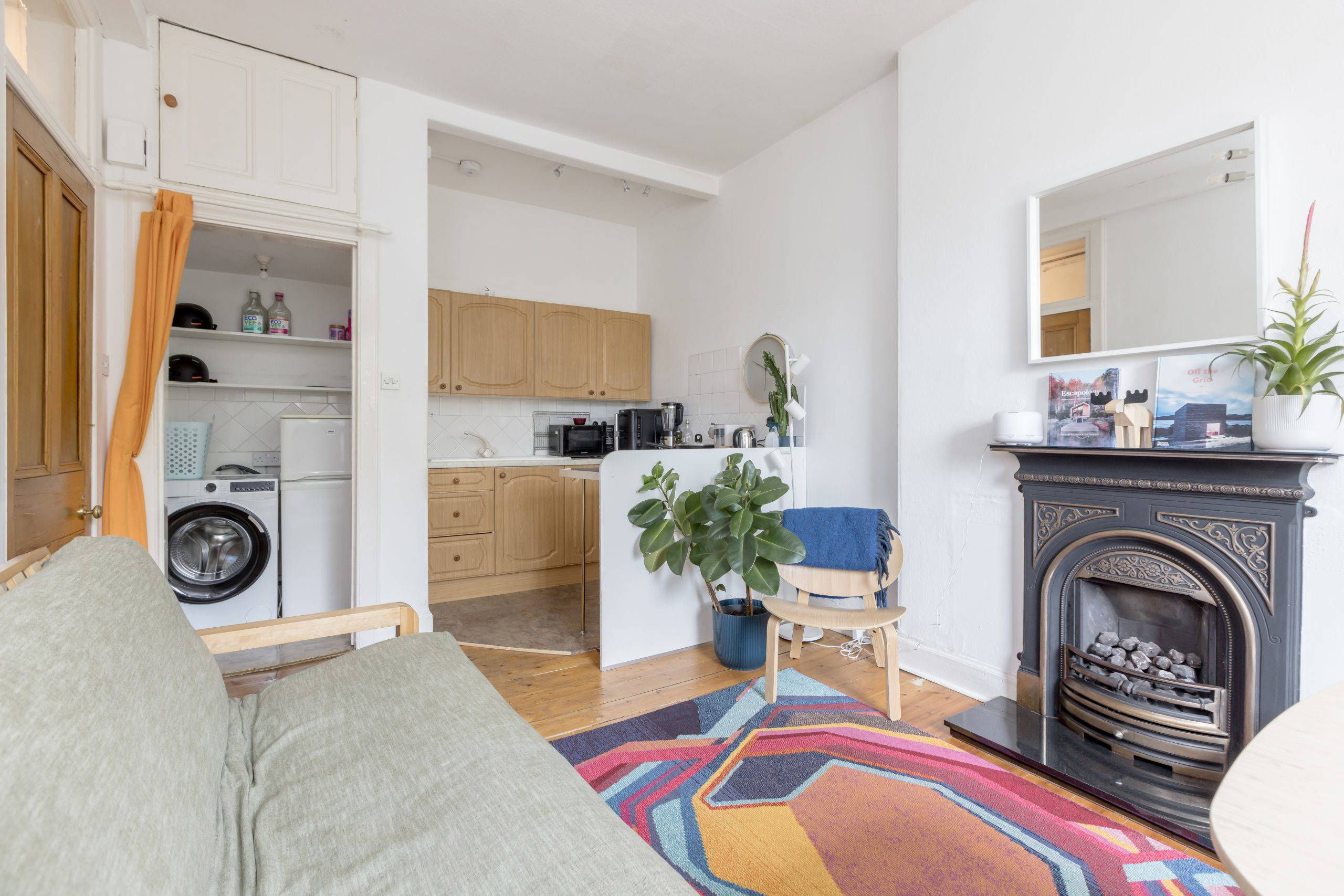 23/8 St Peters Place, Viewforth, Edinburgh EH3 9PQ - Living Room