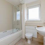 18/13 Slateford Gait, Edinbrugh, EH11 1GU - Bathroom