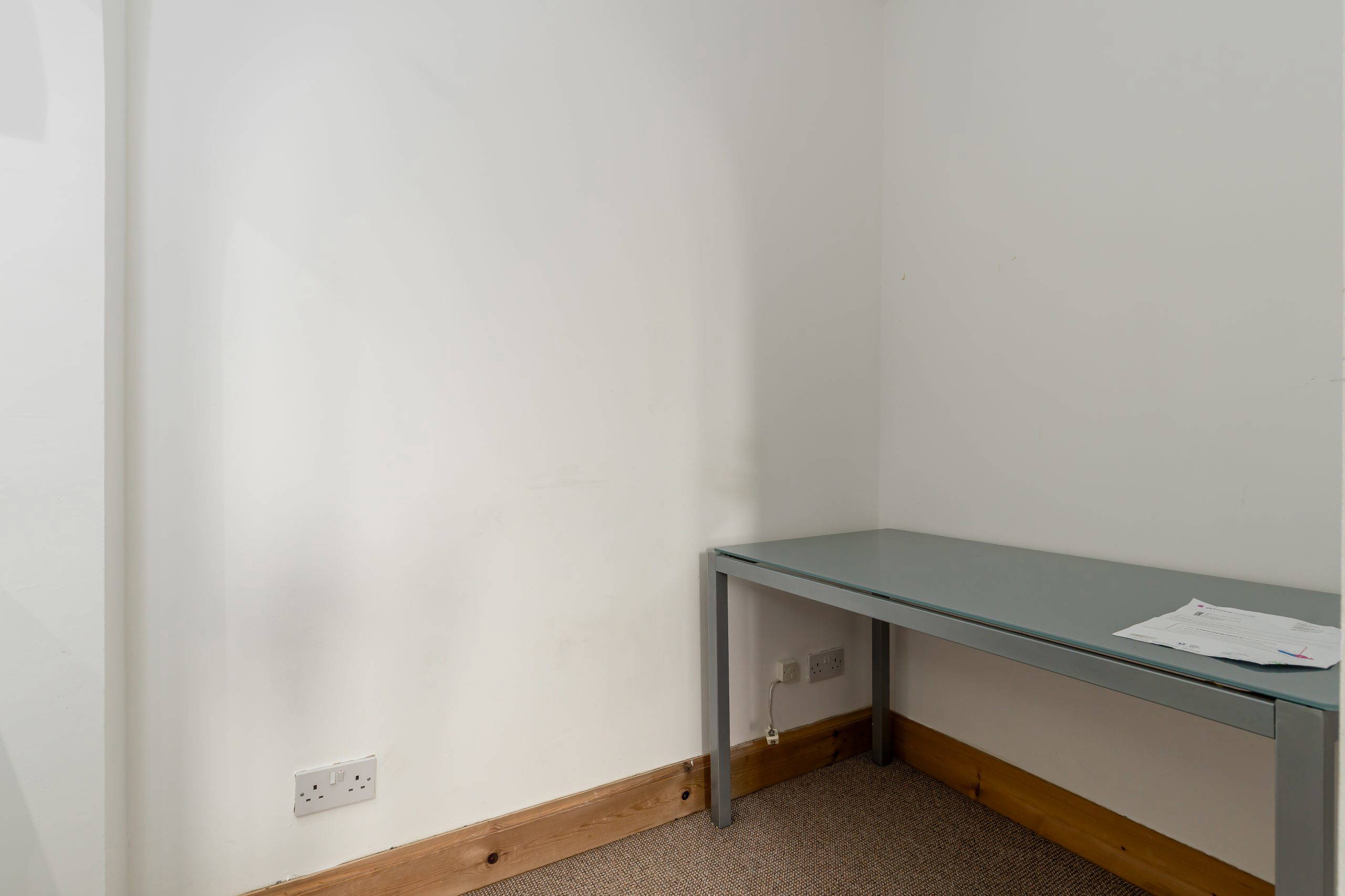 25 2f2, Watson Crescent, Edinburgh, EH11 1EZ - Study Table